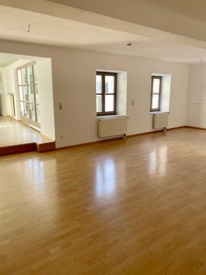Schöne, helle 3-Zimmer Wohnung im Zentrum von Altötting -renoviert-