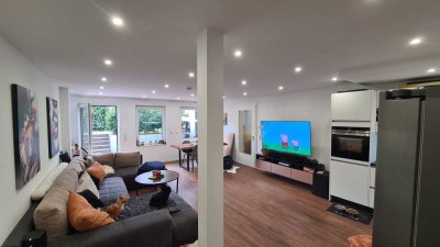 Exklusive Lage von Königsdorf. Schöne 2. Zimmer Wohnung mit Terrasse und Garten..