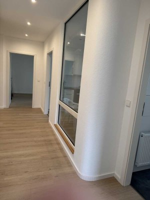 Top-3-Zimmer-Wohnung (100 m²) mit großer Terrasse & XXL-Garage in Leinfelden-Echterdingen