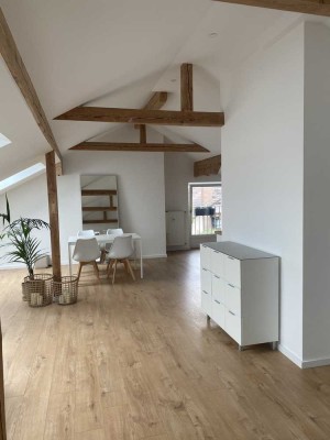 Außergewöhnliche, möblierte, top-moderne Loft-Wohnung mit gehobener Innenausstattung