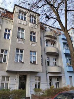 Schöne 3-Zimmer Wohnung mit Balkon in Berlin-Karlshorst mit hohen Decken und Stuck