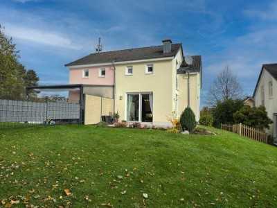 Familienfreundliche Sackgassenlage: Doppelhaushälfte mit Garage in Much