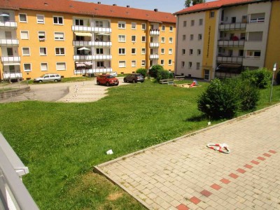 Renovierte 3 - Zimmer Wohnung mit Balkon in modernisierter Wohnanlage!