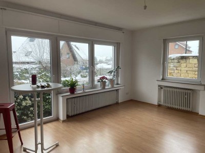 Helle ERDGESCHOSSWOHNUNG! 2,5 Zimmer, Küche, Diele, Bad, Terrasse - ca. 80 m² Wfl.