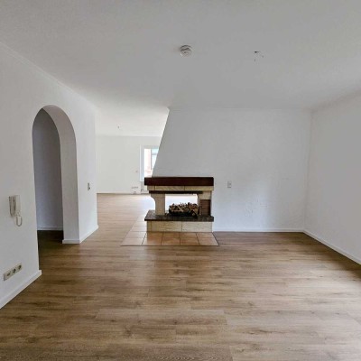 Americans welcome: 4-room apartment with two balconies, fireplace & fitted kitchen