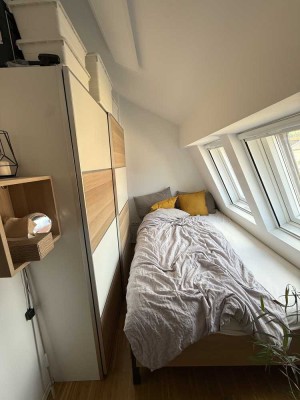 Möblierte exklusive 1,5-Raum-DG-Wohnung mit gehobener Innenausstattung in Würzburg