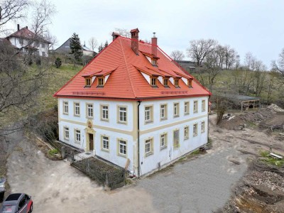 Außergewöhnliche Galeriewohnung im denkmalgeschützten Pfarrhaus - Gewerbe optional!