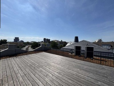 Elegante 4-ZKB-Wohnung mit Dachterrasse, teilklimatisiert mit Einbauküche, nähe MMT Campus & UMM