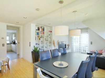 Modernes Wohngefühl auf zwei Ebenen – Stilvolle Maisonette mit Wellnessbad