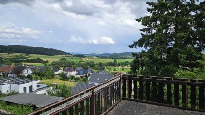 KFW-Förderung nutzen!!
Handwerkerhaus mit unbezahlbarem Weitblick und angrenzendem Baugrundstück