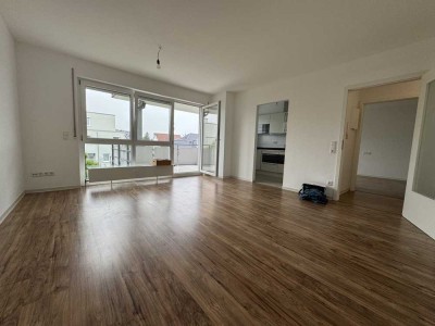 Exquisite und zentrale 2 Zi- Whg mit EBK, HMS, Balkon, Aufzug in Schorndorf