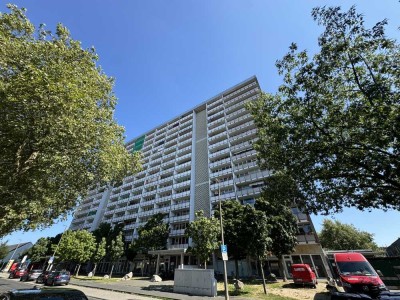 Gepflegte, langzeitvermietete 1-Zimmer-Wohnung mit Balkon & Einbauküche in St. Augustin (13. Etage)