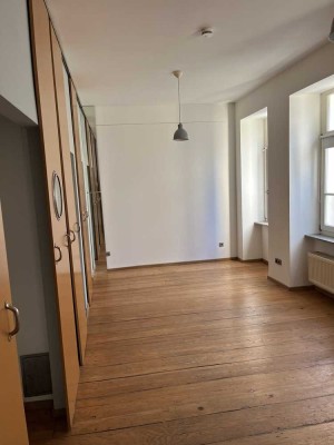 1-Zimmer-Wohnung im Stilaltbau mitten im Darmstädter Johannesviertel