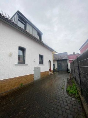 Gemütliches, kernsaniertes  4 -Zimmer Haus mit Hof und Scheune in Nieder-Olm