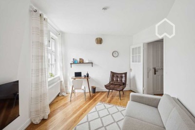 Frisch sanierte Altbauwohnung mit Blick auf Michel & Elbphilharmonie, vollmöbliert