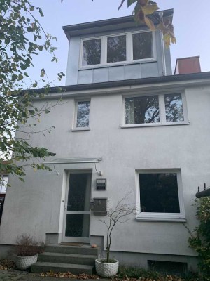 Geschmackvolles Reihenendhaus mit viereinhalb Zimmern in Hamburg