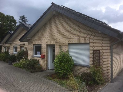 Preiswertes, vollständig renoviertes 2-Zimmer-Reihenendhaus mit EBK in Wassenberg