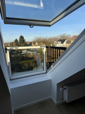 Komplett sanierte Dachgeschosswohnung mit zwei Zimmern und Balkonfenster in Dorsten-Hervest