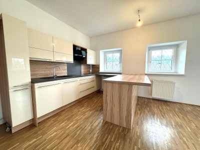 Geräumige Dreizimmmerwohnung mit Küche + Südwestbalkon + Badestrandnähe