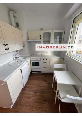 IMMOBERLIN.DE - Sehr angenehme Wohnung mit Sonnenloggia in herrlicher Lage
