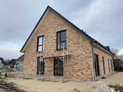 Neubau-Doppelhaushälfte in Strandnähe mit Garten in Otterndorf