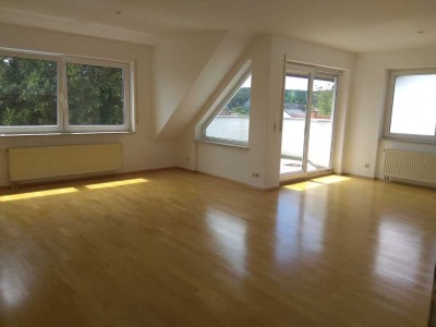 Ruhig, dennoch zentral: Komfort-Maisonette mit 4-5 Zi., 150m², Loggia, großes Studio, tolle Aussicht