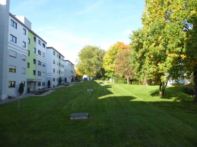 Schön geschnittene 2-Zimmer-Wohnung mit Aufzug, zwei Kellerräumen und Tiefgaragenstellplatz