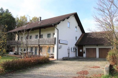 Großes Wohnhaus mit Café, Fremdenzimmern und Ferienwohnungen