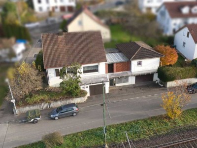 EFH mit Gartenhof, kleiner Gewerbeeinheit, 2 großen Garagen, Oberboihingen - Handwerker aufgepasst!