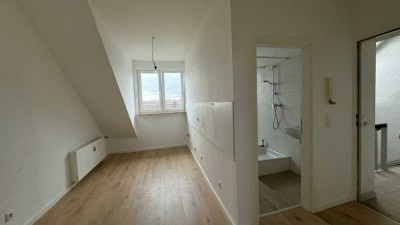 Neu renovierte 1,5 Zimmer Wohnung im DG zu vermieten!