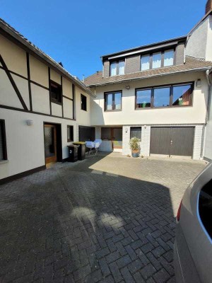 Außergewöhnliches Zweifamilienhaus sucht neuen Eigentümer