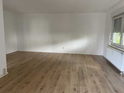 500 meter (ca. 7 Gehminuten) vom Dessau Hbf - Helle 3-Zimmer-EG Wohnung mit Balkon