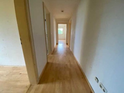 4 Zimmer Wohnung für 6 Monate Mietfrei! (renovierungsbedürftig)