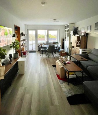 Helle 2 Zimmer Wohnung mit Balkon, Keller und Garage in  Gärtringen