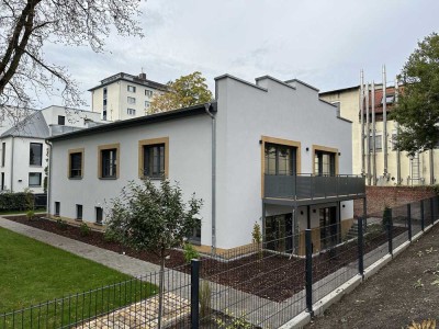 Gartenhaus direkt in der Südvorstadt: Erstbezug in 170 m² Doppelhaushälfte mit Balkon und Terrasse