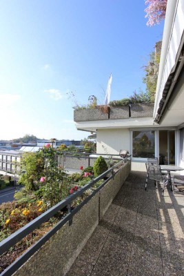 Große 4,5 Zimmer Wohnung in sonniger, ruhiger Lage mit Bergblick