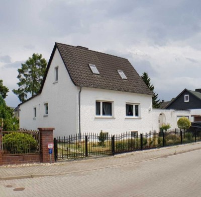 Preiswertes, gepflegtes 3-Zimmer-Einfamilienhaus mit EBK in Schönefeld