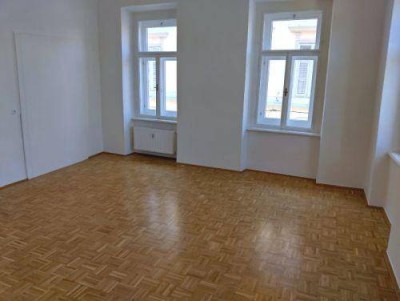 Jakominiplatz: 2 ZIMMER-Altbau + möblierte Einbauküche + Vorraum + Bad mit Dusche und WC!