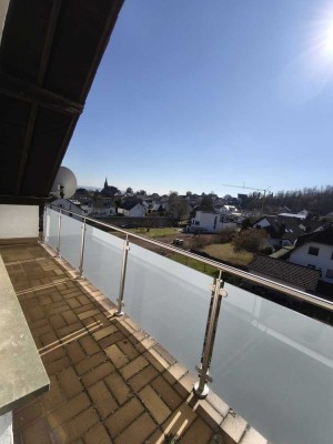 Wohnglück: Top modernisierte Mietwohnung, 3 Zimmer, Küche, Bad, HWR, Speicher,  BALKON, ca. 96 m²