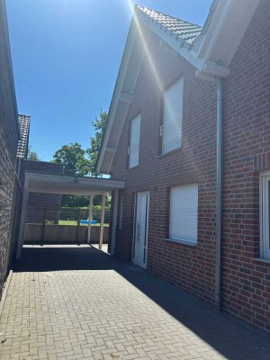 Schicke Doppelhaushälfte mit Carport und Abstellraum, Baugebiet Kurfürstenstraße, jetzt zu vermieten