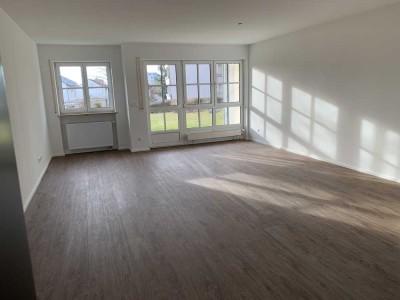 Gartenterrassenwohnung, kernsaniert ein Traum auf ca 107 qm 4-Zimmer, EBK, Vollbad, Gäste-WC, TG