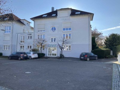 Eislingen-Süd (Kleineislingen), beim Hallenbad, sofort frei: mit Sonnenbalkon & TG-Platz