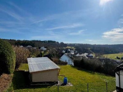Modernisiertes Einfamilienhaus bis  Zweifamilienhaus  mit  großem Grundstück und Doppelgarage