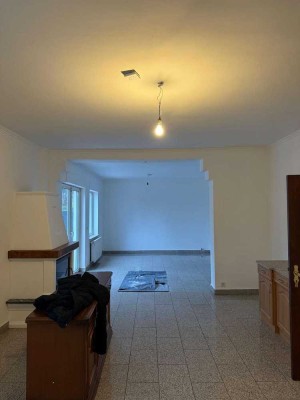 Bezugsfreies Einfamilienhaus in Zehlendorf - mit Garten, Garage und Keller zur Miete