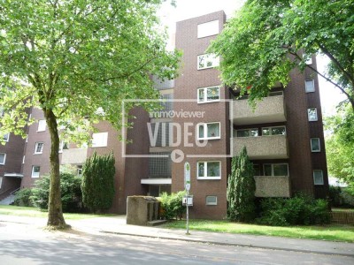 Modernisierte, schöne 2,5 Raum Wohnung mit Balkon