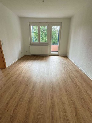 Neu sanierte, helle 2-Raum Wohnung im Erdgeschoss