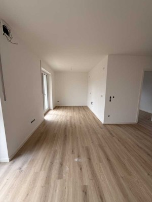 Moderne 3 oder 2-Zimmer-Neubauwohnung – Erstbezug mit Terrasse/Balkon