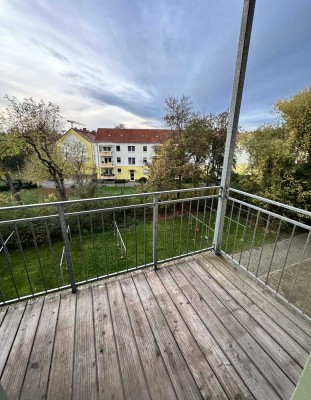 Wunderschöne Wohnung Denkmal kernsaniert 2012 mit Balkon und Wanne