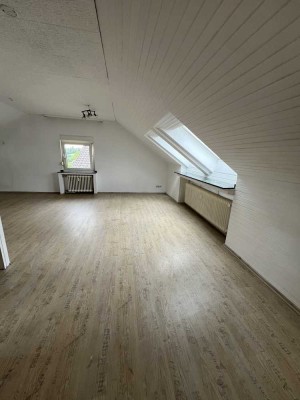 2 Zimmer Dachgeschosswohnung in ruhiger Lage