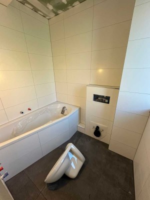 Erstbezug nach Sanierung: Ruhige Zweizimmerwohnung mit Einbauküche und Garten nahe Domplatz